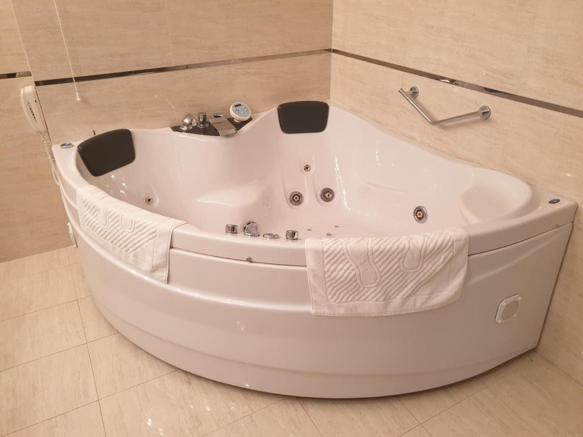 Hotel Presidivm Palace Łowecz Zewnętrze zdjęcie
